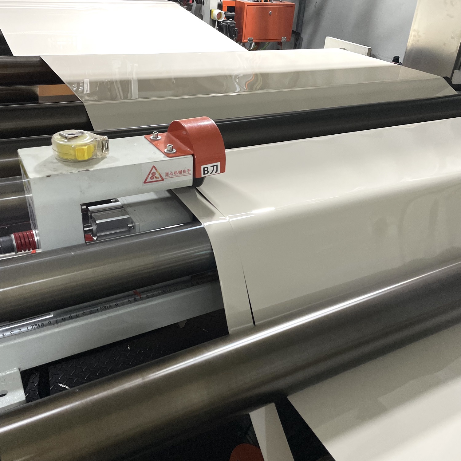 工廠家具裝飾膜定制 高光膚感帶膠PETG實(shí)色片 PETG防刮耐磨板材膜(圖4)