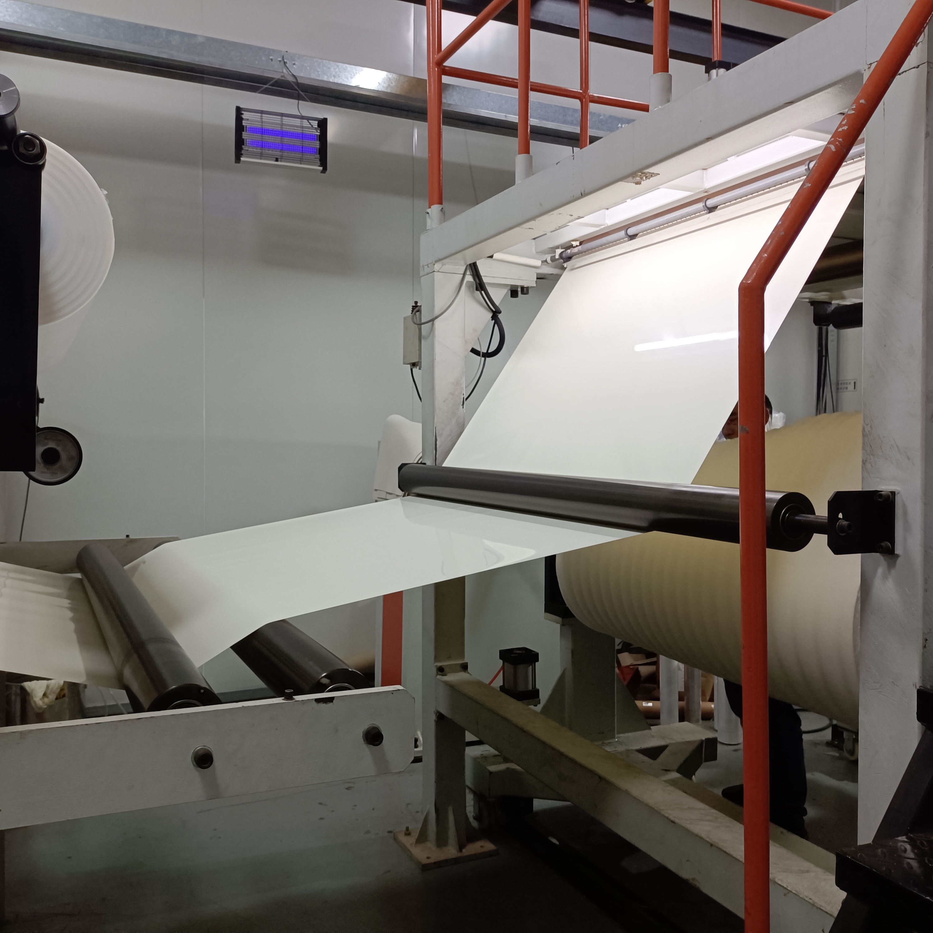 流行環(huán)保高光PET衣柜櫥柜裝飾膜(圖3)